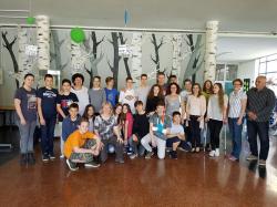 Natjecatelji na županijskim i državnim natjecanjima sa svojim mentorima i gospodinom ravnateljem Natjecatelji na županijskim i državnim natjecanjima sa svojim mentorima i gospodinom ravnateljem