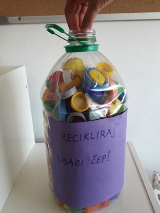 Prikupljanje čepova i izrada likovnih radova